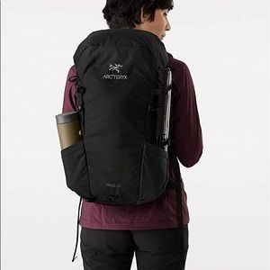 Arc'teryx Brize 25L Black Unisex Backpack for Hike Travel and Everyday Use.